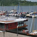 Hausboote Und Ferienhaeuser Marina Holiday home Mucheln