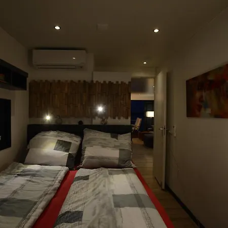 Dom wakacyjny Hausboote Und Ferienhaeuser Marina *