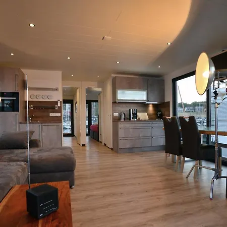 Hausboote Und Ferienhaeuser Marina * Mucheln