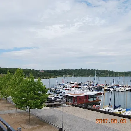 Hausboote Und Ferienhaeuser Marina *