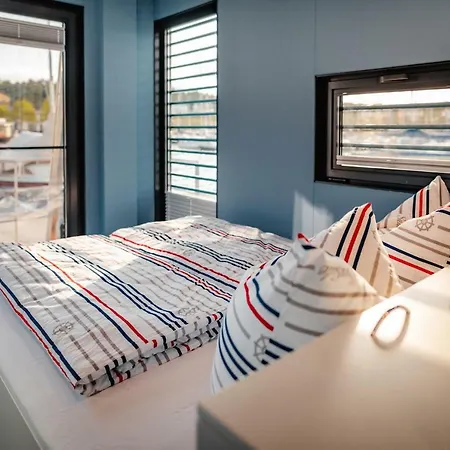 Hausboote Und Ferienhaeuser Marina Mucheln