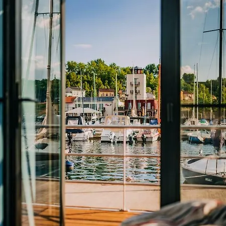 Dom wakacyjny Hausboote Und Ferienhaeuser Marina