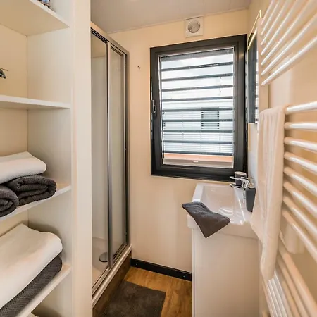 Hausboote Und Ferienhaeuser Marina