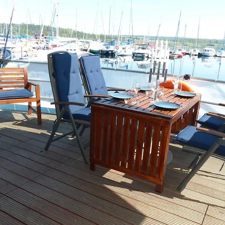 Dom wakacyjny Hausboote Und Ferienhaeuser Marina Mucheln