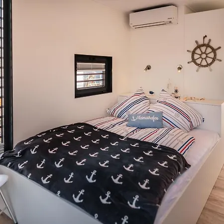 Hausboote Und Ferienhaeuser Marina * Mucheln