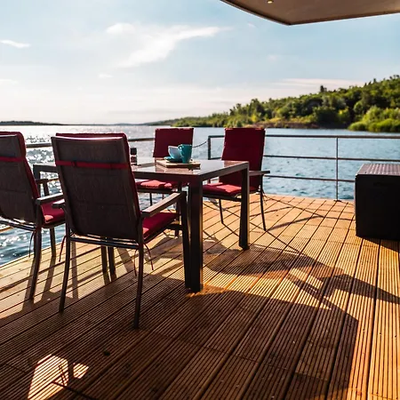 Hausboote Und Ferienhaeuser Marina