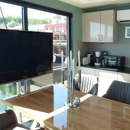 Сasa de vacaciones Hausboote Und Marina