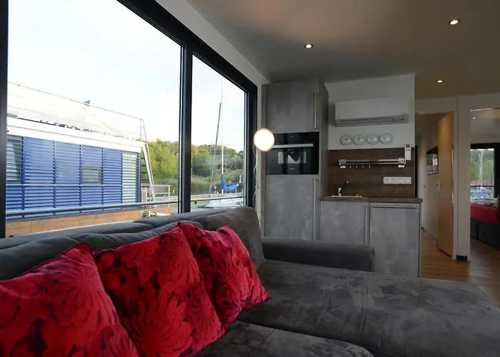 Hausboote Und Ferienhaeuser Marina Nyaraló Mücheln