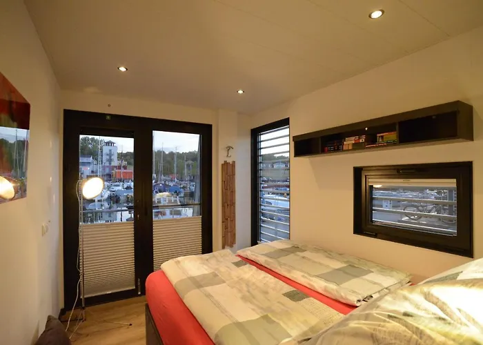 Nyaraló Hausboote Und Ferienhaeuser Marina