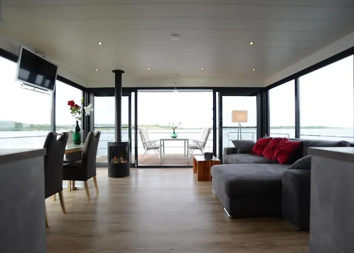 Nyaraló Hausboote Und Ferienhaeuser Marina *