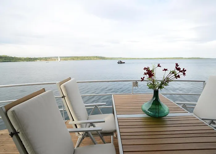 Hausboote Und Ferienhaeuser Marina Nyaraló Mücheln