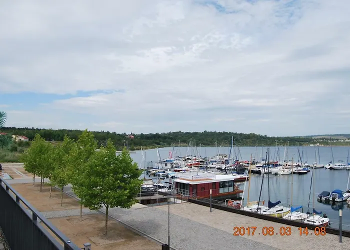 Hausboote Und Ferienhaeuser Marina *
