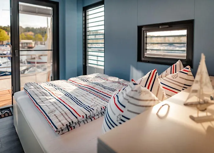 Hausboote Und Ferienhaeuser Marina Mucheln