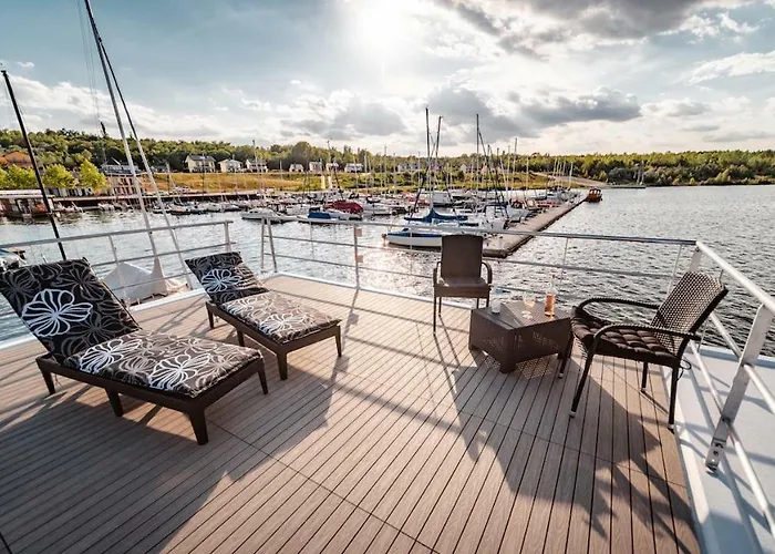 Nyaraló Hausboote Und Ferienhaeuser Marina Mücheln