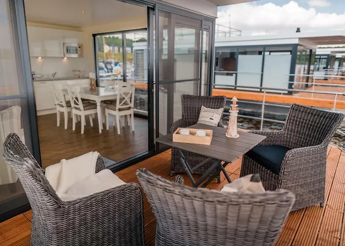 Hausboote Und Ferienhaeuser Marina Nyaraló