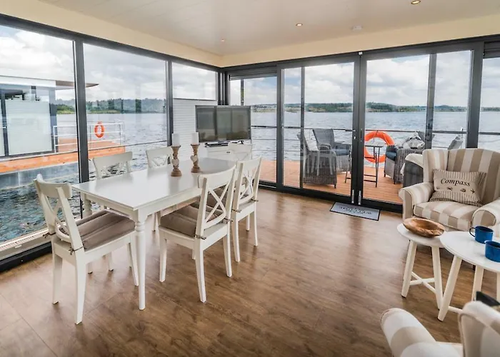 Hausboote Und Ferienhaeuser Marina * Mücheln