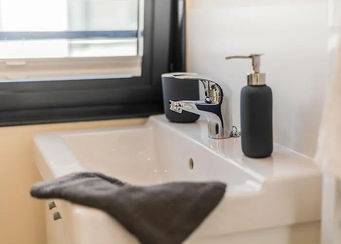 Hausboote Und Ferienhaeuser Marina * Mücheln