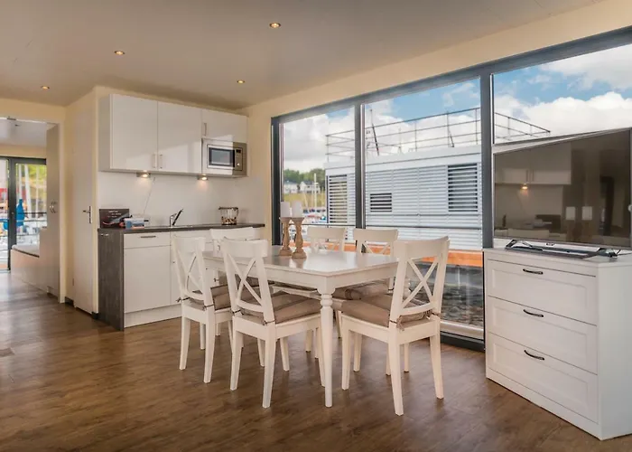 Hausboote Und Ferienhaeuser Marina Mucheln