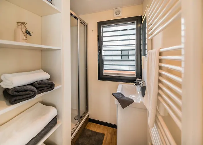 Hausboote Und Ferienhaeuser Marina