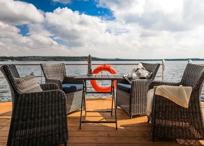 Hébergement de vacances Hausboote Und Ferienhaeuser Marina Mucheln