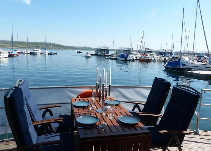 Hausboote Und Ferienhaeuser Marina *