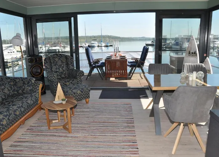 Nyaraló Hausboote Und Ferienhaeuser Marina