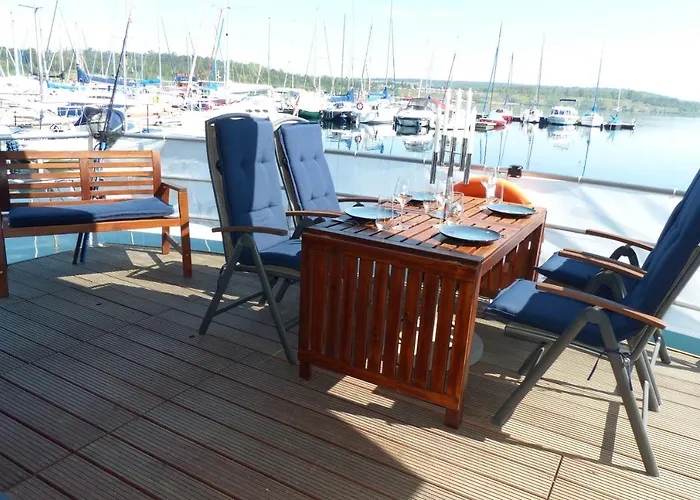 Nyaraló Hausboote Und Ferienhaeuser Marina Mücheln