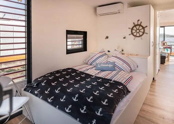 Hausboote Und Ferienhaeuser Marina * Mücheln