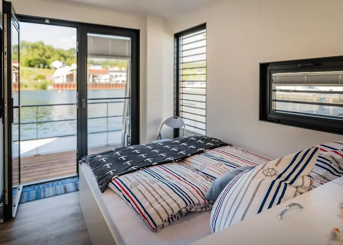 Hausboote Und Ferienhaeuser Marina