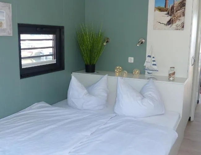 Hausboote Und Ferienhaeuser Marina *