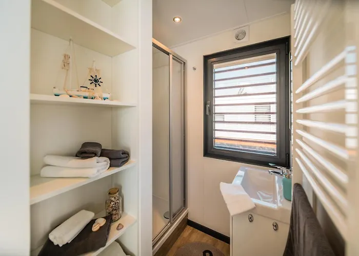 Nyaraló Hausboote Und Ferienhaeuser Marina *