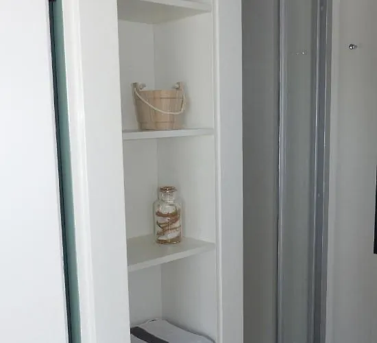 Hausboote Und Ferienhaeuser Marina * Mücheln