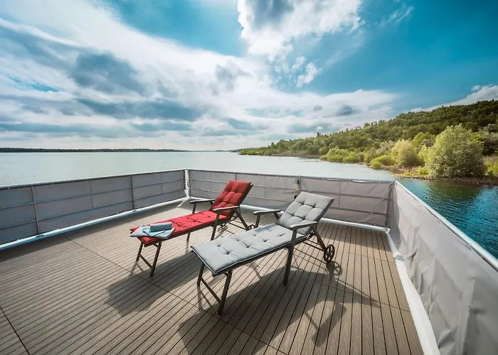 Hausboote Und Ferienhaeuser Marina Mucheln