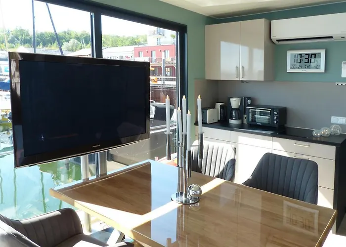 Holiday home Hausboote Und Ferienhaeuser Marina